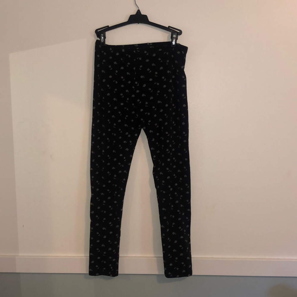 Black flower leggings